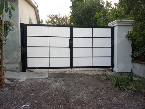 Plexiglas gate in Los Angeles