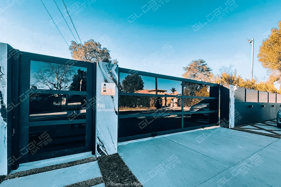 Fence company in Los Angeles - Yugh