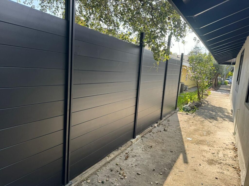 Fence company in Los Angeles - 60-11