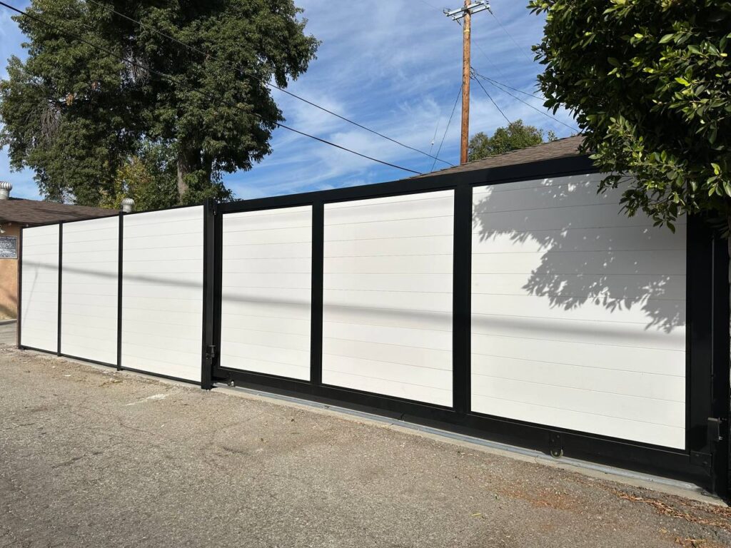 Fence company in Los Angeles - Photo 11 2024-11-16 03-47-32