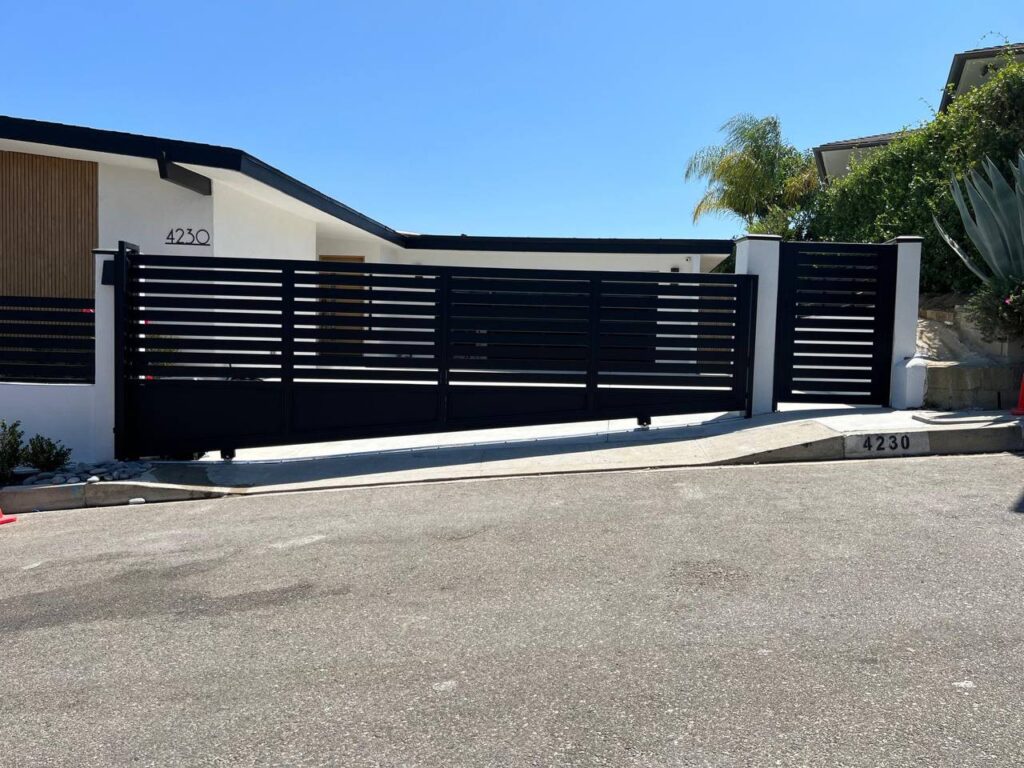 Fence company in Los Angeles - Photo 2 2024-11-16 03-50-52