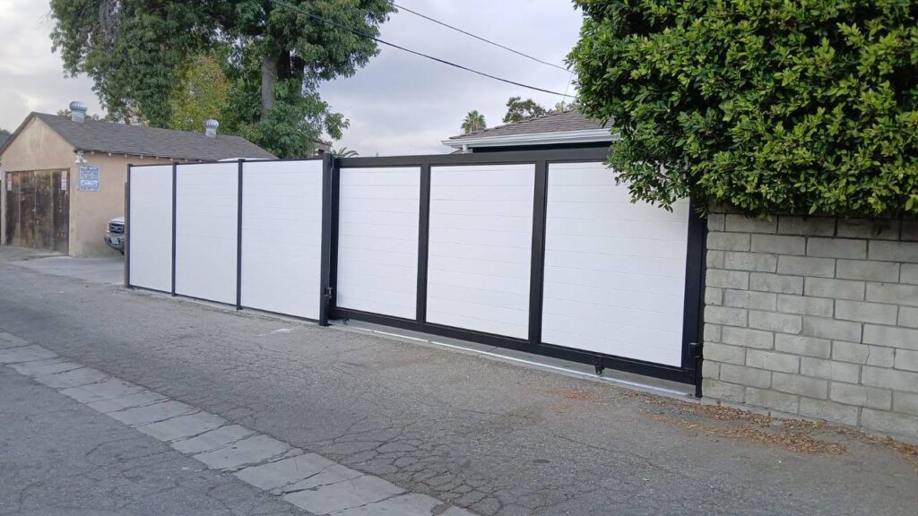 Fence company in Los Angeles - Photo 4 2024-11-16 03-46-21