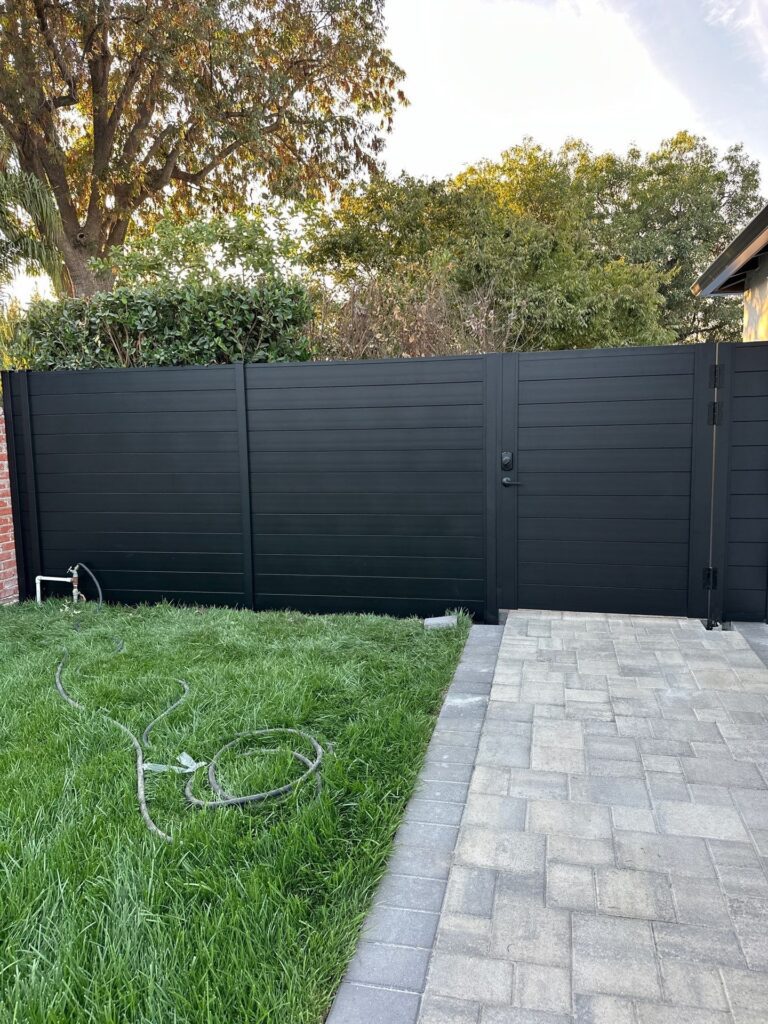 Fence company in Los Angeles - 7-oct 10 2024 06-53pm-dgsw