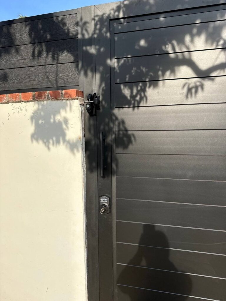 Fence company in Los Angeles - Photo-1-2025-02-06-08-56-01