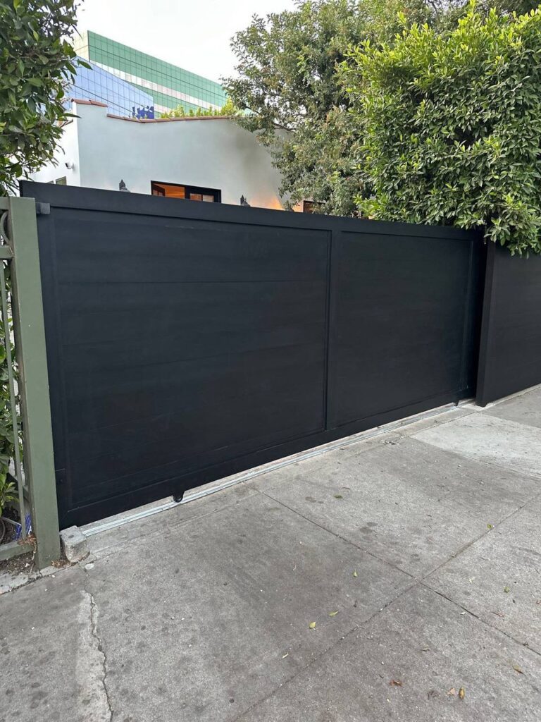 Fence company in Los Angeles - Photo-10-2025-01-27-06-28-58