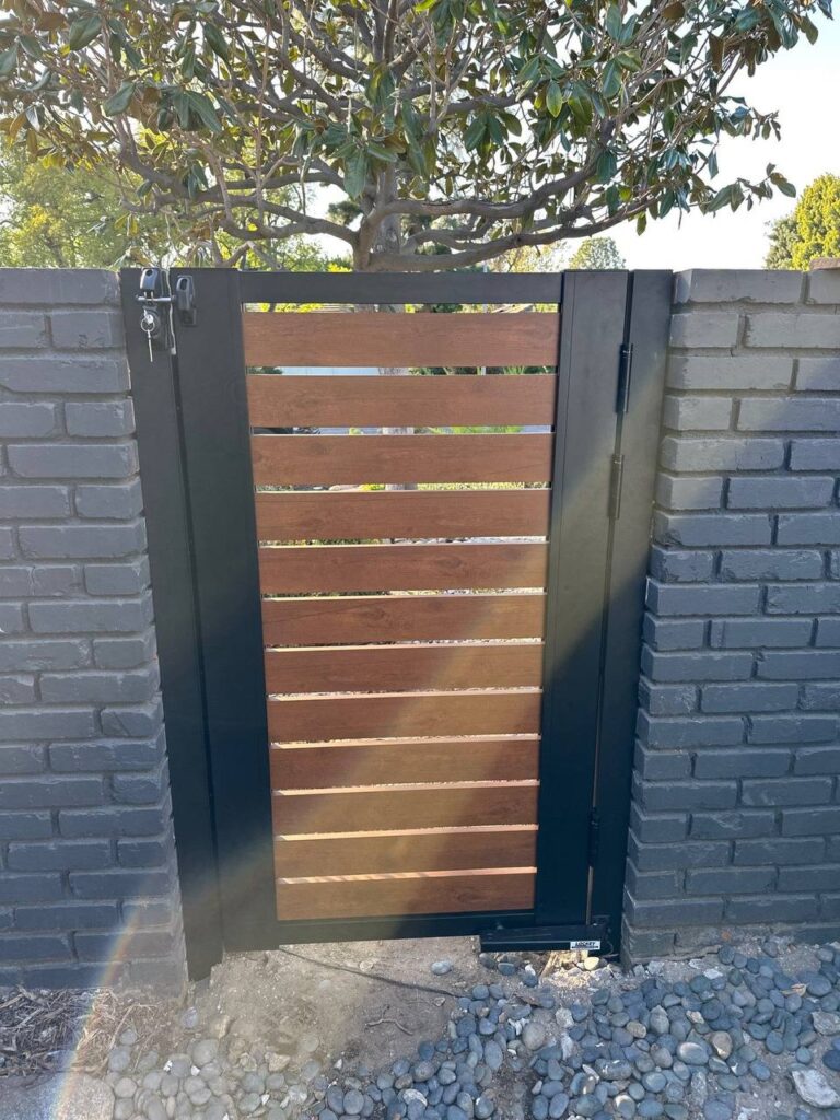 Fence company in Los Angeles - Photo-2-2025-01-27-06-11-29