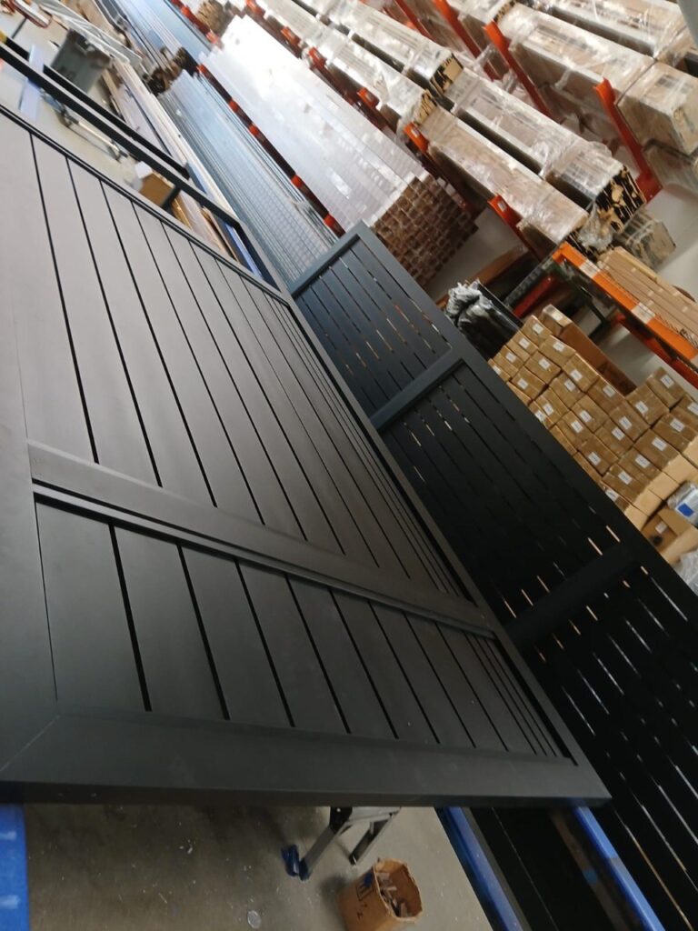 Fence company in Los Angeles - Photo-31-2025-01-27-06-28-58