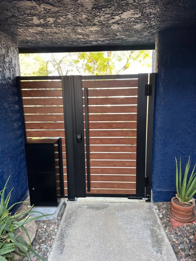 Fence company in Los Angeles - Photo-9-2025-02-06-03-35-04