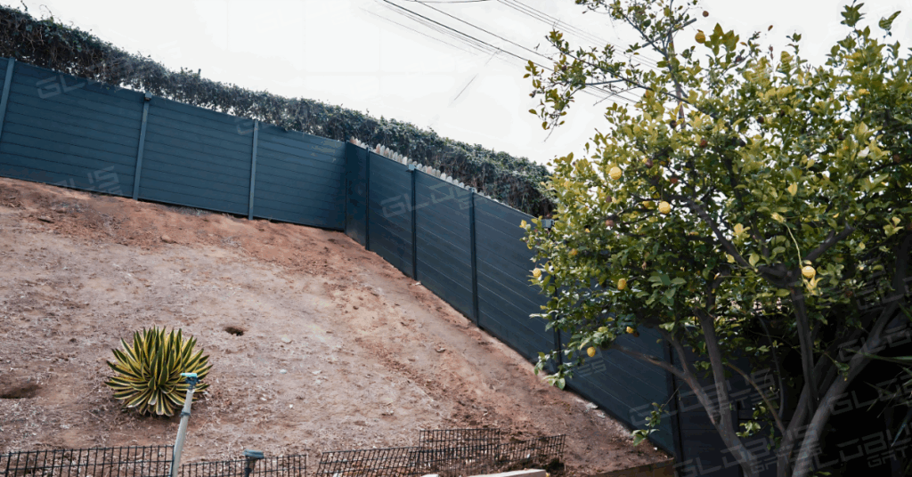Fence company in Los Angeles - Stylish and secure top aluminum fence styles in newport beach (2)