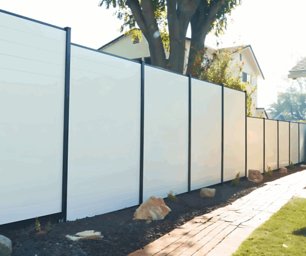 Fence company in Los Angeles - T-g vinyl