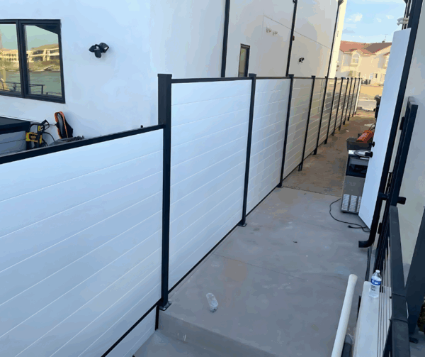 Fence company in Los Angeles - Vinyl (2)
