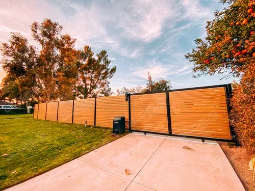 Fence company in Los Angeles - Wood-fence