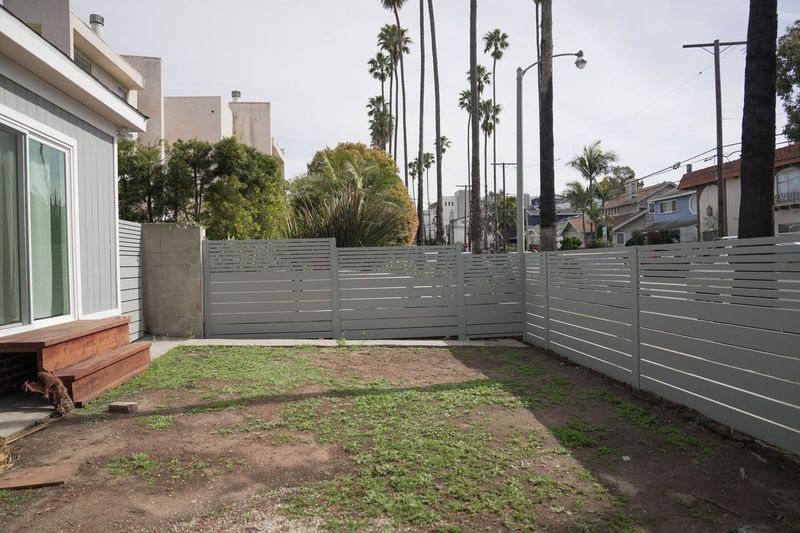 Powder-coated slimline fence in Texas sun