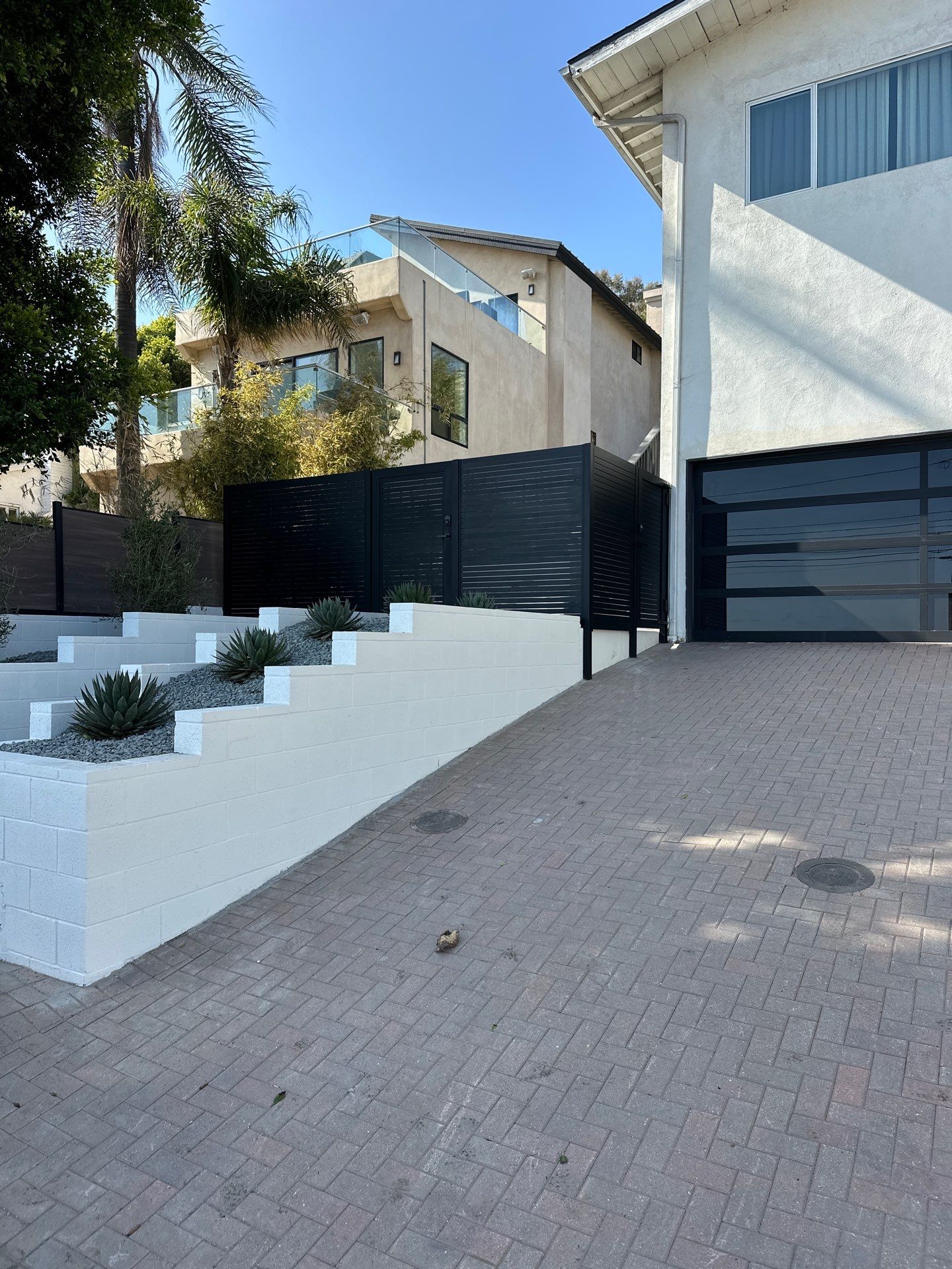 Modern fence increasing curb appeal