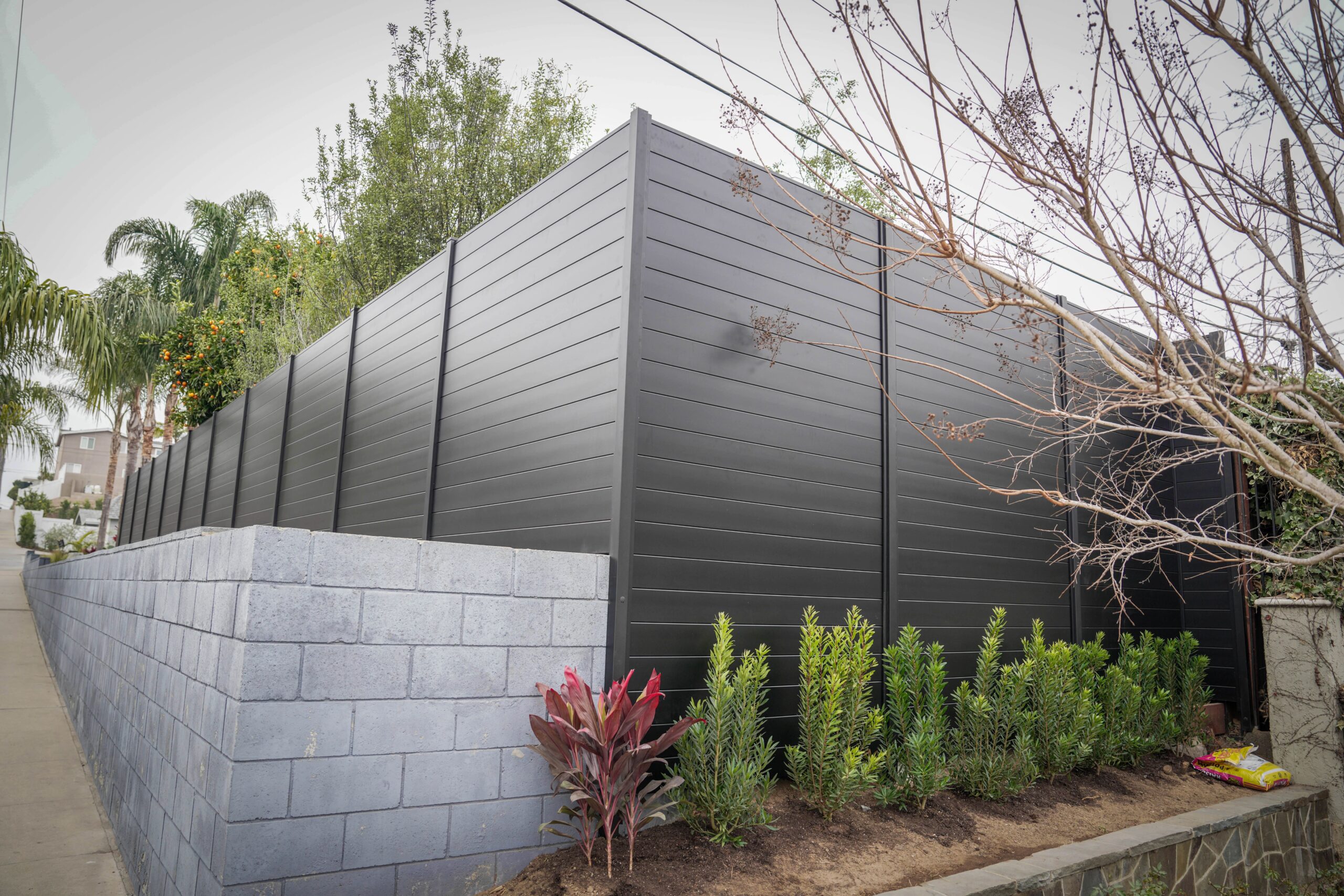 Fence company in Los Angeles - Jxziw6us-scaled