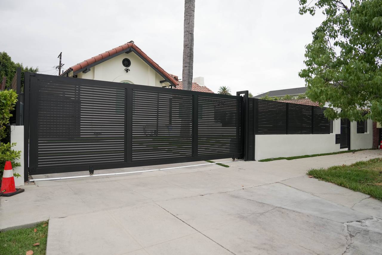Fence company in Los Angeles - Photo-21-2024-11-16-22-04-30