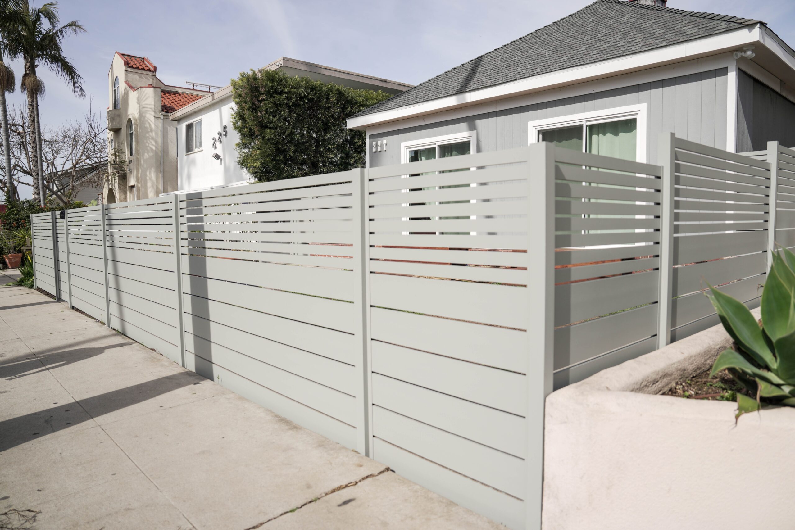 Fence company in Los Angeles - Tocbrzxk-scaled