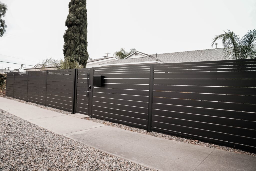 Fence company in Los Angeles - Fcqvjijg-scaled