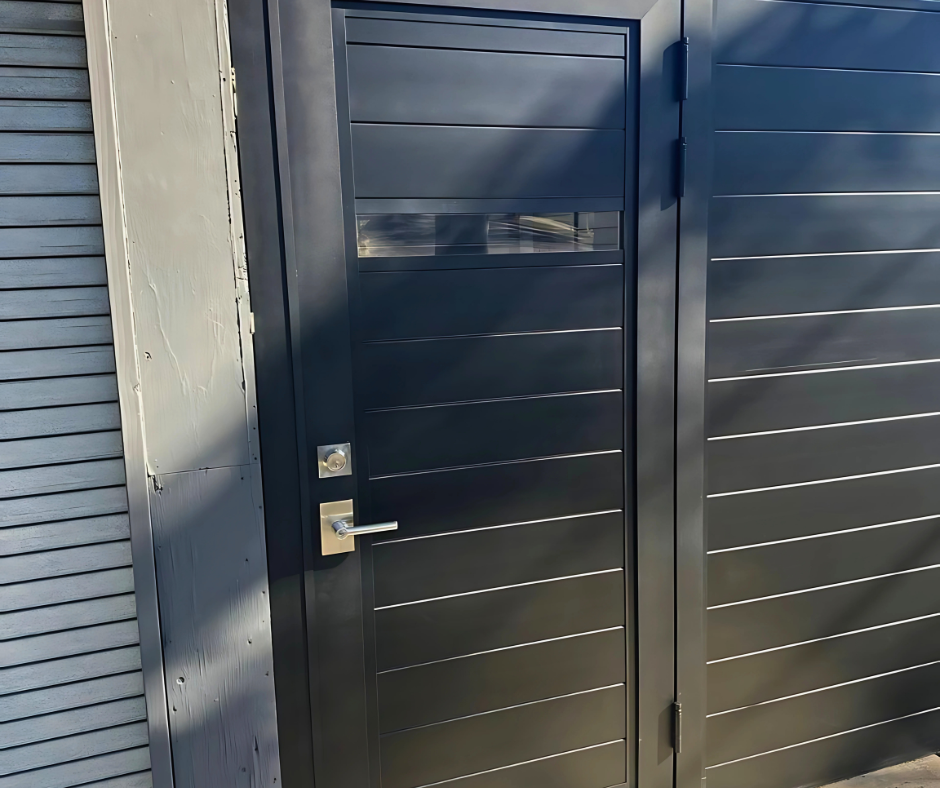 Aluminum plexiglass double swing gate with clear panel infill for residential driveway