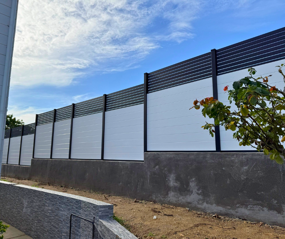 Aluminum T&G fence Profile 50-60 installed along modern garden boundary