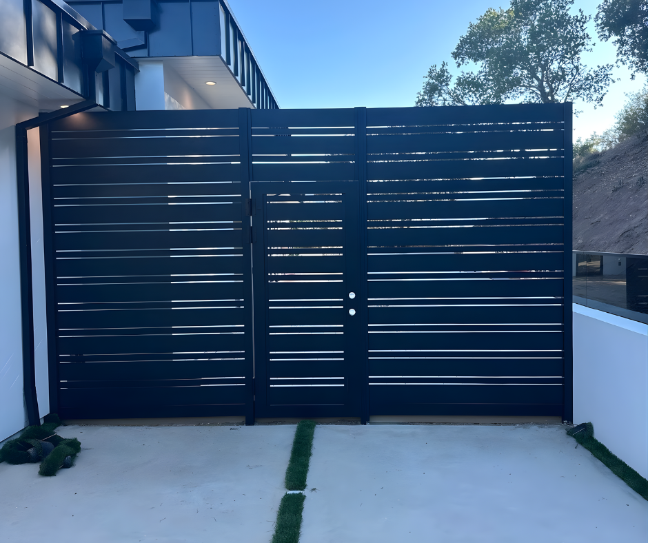 Powder-coated Profile 20 aluminum gate in RAL 7016 anthracite for garden entry