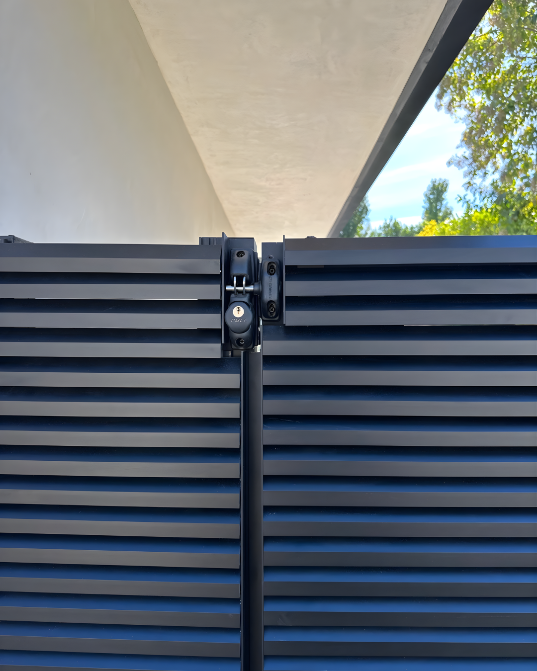 Precision-assembled AeroLouver aluminum gate panel with aerodynamic louver profile