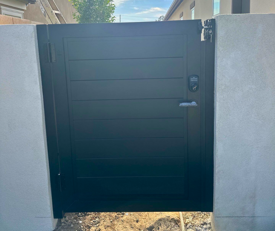 Profile 50-60 aluminum tongue and groove gate with interlocking panel construction