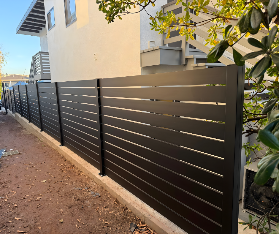 Profile 40 alu fence panel in RAL 7016 anthracite for modern driveway border