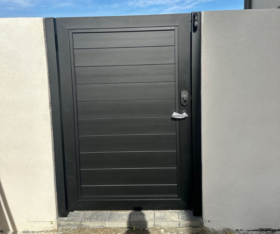 Aluminum T&G Profile 50-60 gate with solid infill for maximum privacy and security