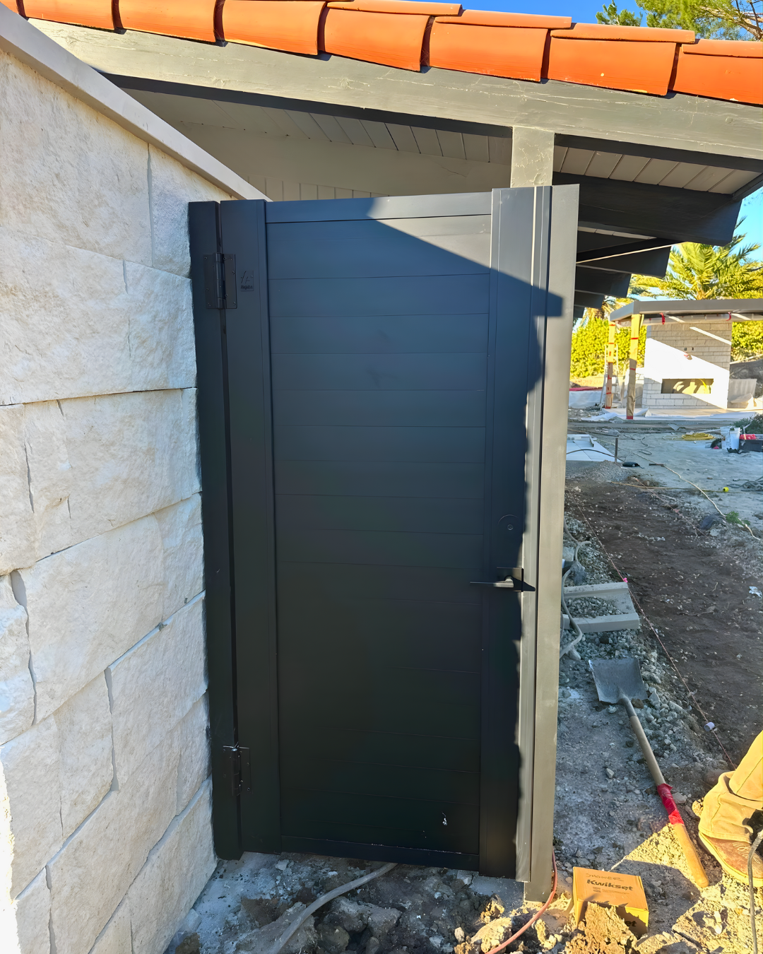 Self-assembly aluminum garden gate with decorative slatted infill panel