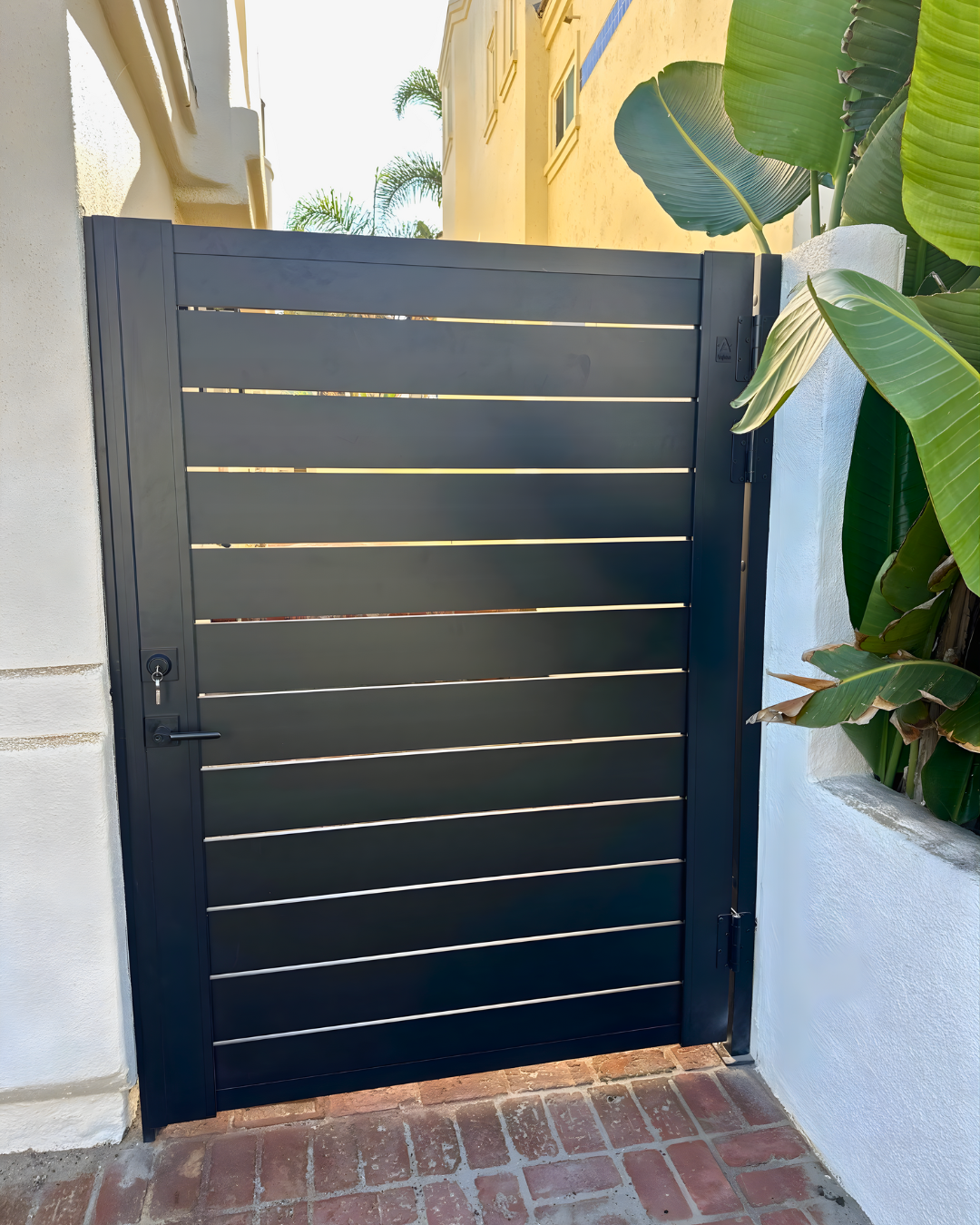Aluminum DIY gate with horizontal slat infill in anthracite gray finish