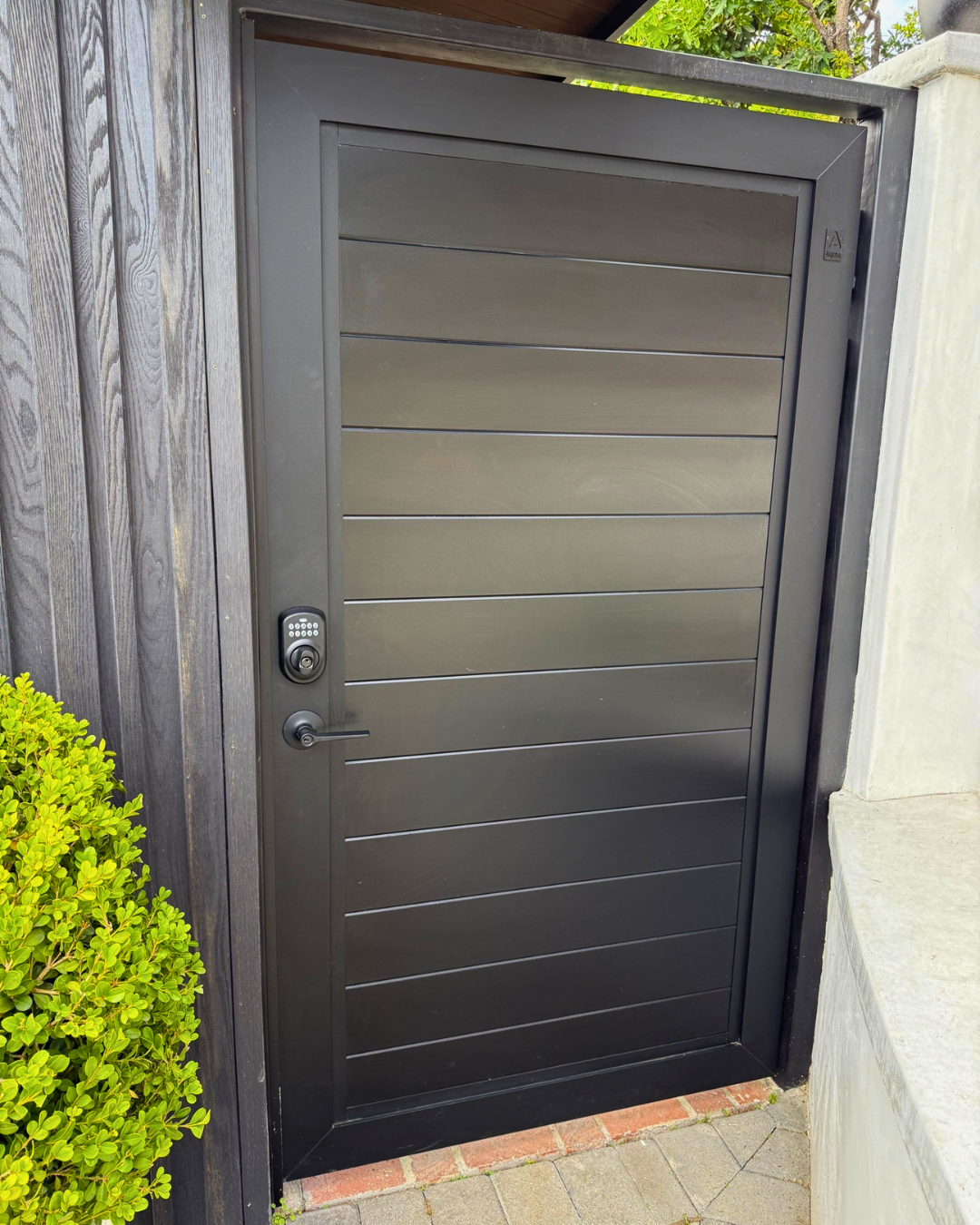 Aluminum Profile 50-60 tongue and groove gate in dark gray for modern villa entrance