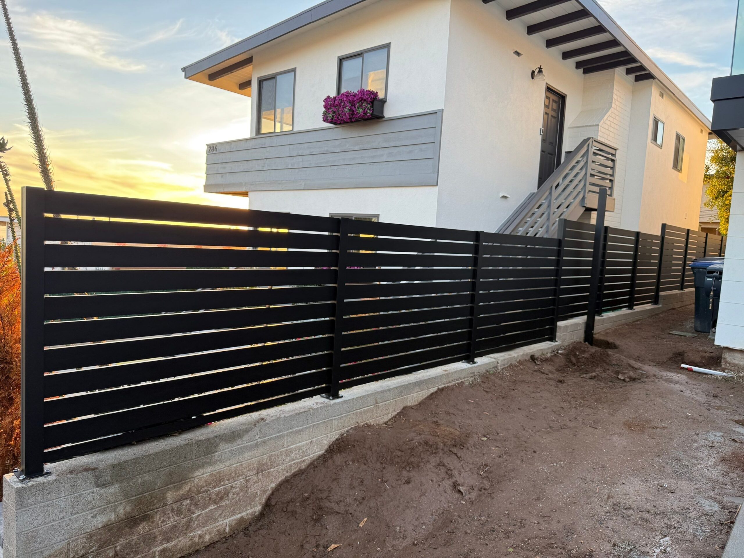 Profile 40 aluminum fence installed at villa entrance with decorative posts