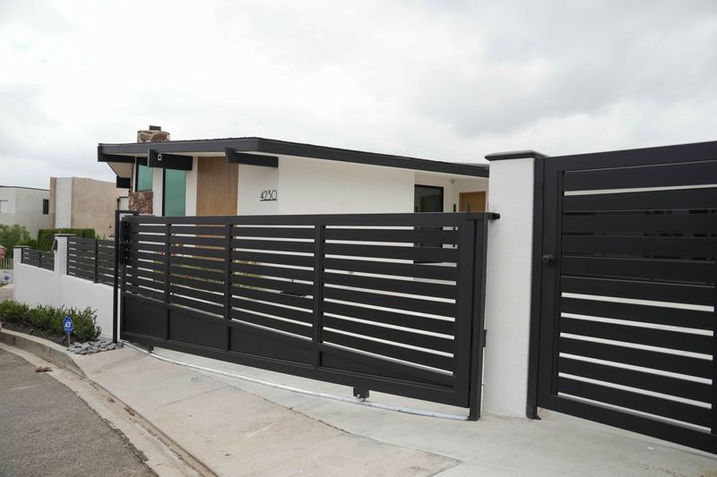 Fence company in Los Angeles - Udtrchwi