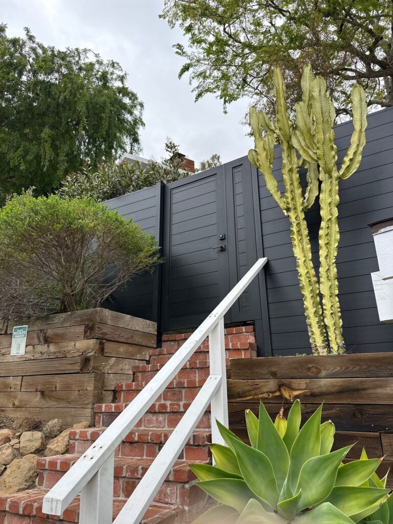 Fence company in Los Angeles - 6d41fca3-d2ec-4310-b133-2b48db20d281