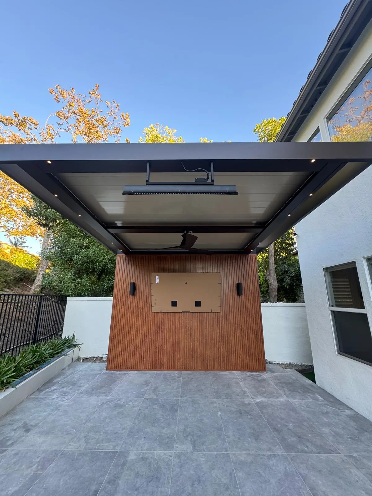 Cantilever pergola outdoor dining
