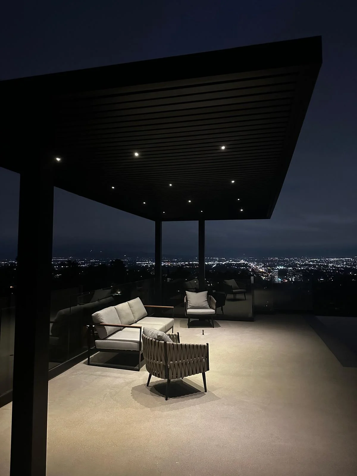 Cantilever roof louver option