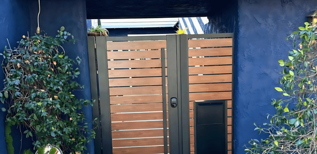 Fence company in Los Angeles – Wood and metal gate Fence company in Los Angeles - Wood and metal gate
